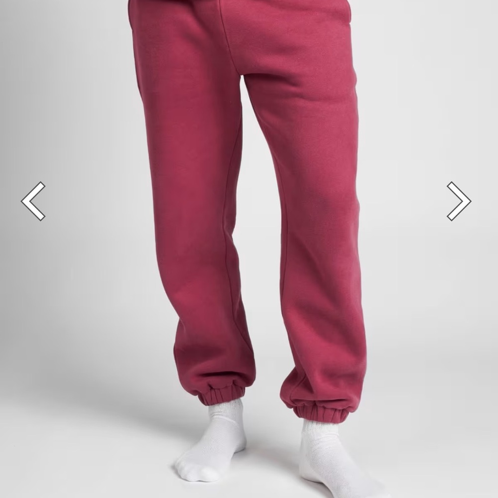 Comfrt Travel Essentials Sweatpants in Berry